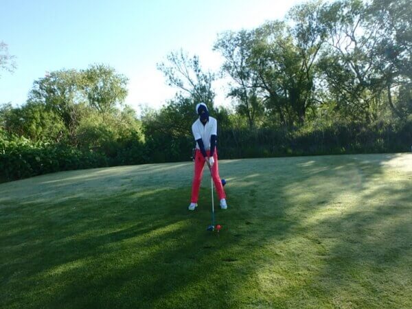 松野 保之さんがゴルフしてる写真